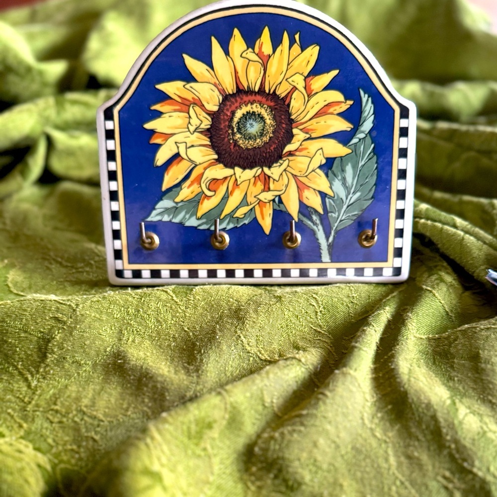 1990s 4 Ring Ceramic Keyholder- very rare find
